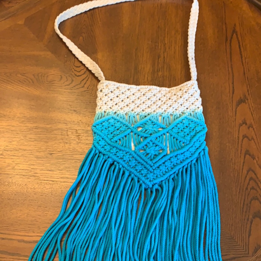 Ombré macrame shoulder bag